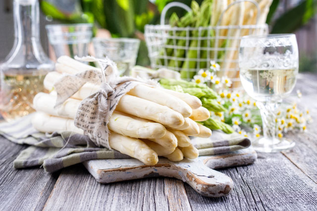 Weisswein zu Spargel Zu Spargel passt ein ALTUM Grauburgunder perfekt.