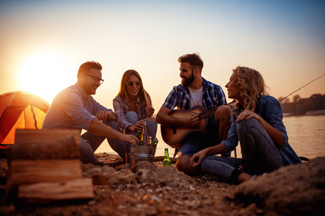 Jever-friesisch-herb-geniessen Jever – schmeckt in Gesellschaft doppelt gut!