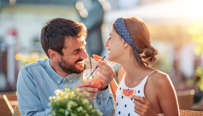 Fruehlings-Getraenke Schmetterlinge im Bauch und Frühlingsgefühle im Glas