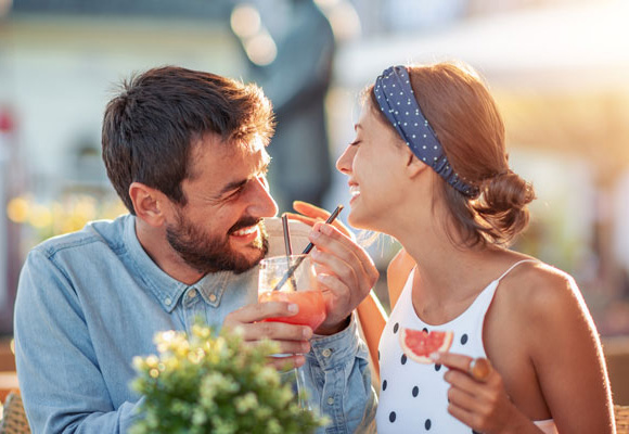 Fruehlings-Getraenke Schmetterlinge im Bauch und Frühlingsgefühle im Glas