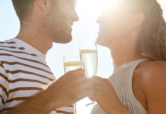 Anstoßen mit Prosecco von Santa Margherita (2) La dolce vita mit Prosecco von Santa Margherita