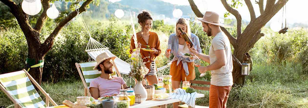 Genieße den Spätsommer mit GH (0) Sommerparty – am besten mit einer breiten Getränkeauswahl von Getränke Hoffmann