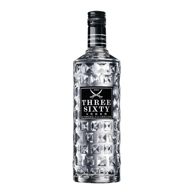 THREE SIXTY Vodka bei GH (1) Nicht nur der Geschmack, auch die Flaschenoptik überzeugen beim THREE SIXTY Vodka.