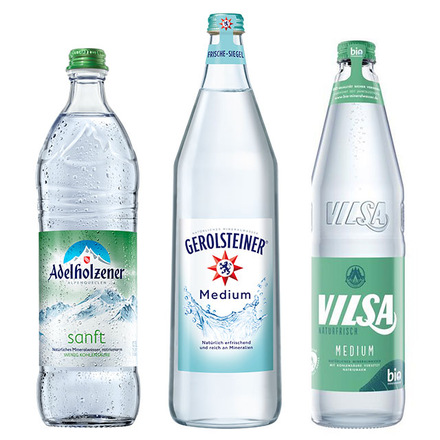 Wasservielfalt bei GH: die Testsieger (1) Testsieger bei Öko-Test 2023 von links nach rechts: Adelholzener sanft, GEROLSTEINER medium und VILSA medium.