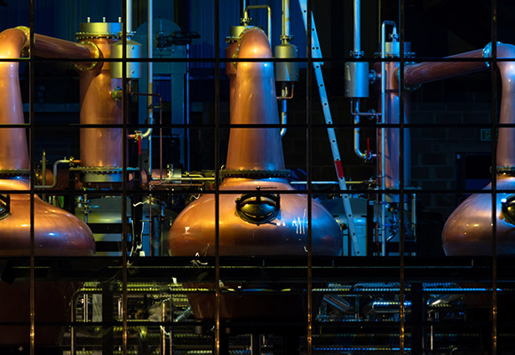 BUSHMILLS – lange Whiskey-Tradition (0) Einblicke in Old Bushmills: alte Kupferkessel