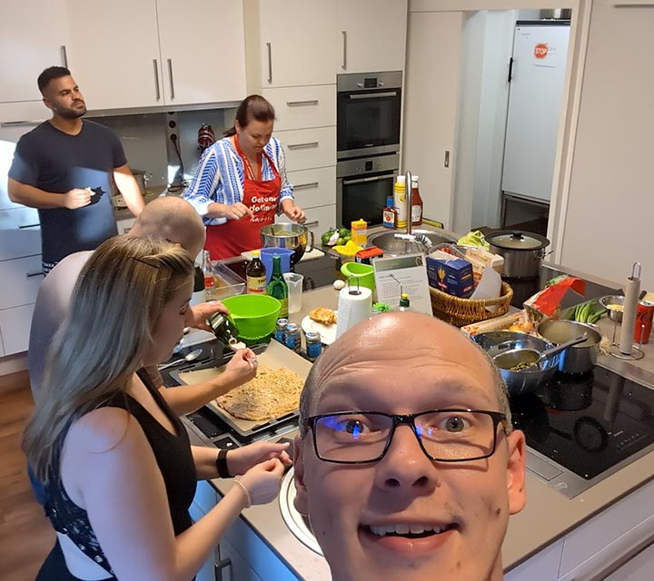 GH-Grillfest Ronald McDonald Haus Berlin-Wedding Hoffis packen mit an! – Wie hier bei den Vorbereitungen für das diesjährige Grillfest im Ronald McDonald Haus Berlin-Wedding.