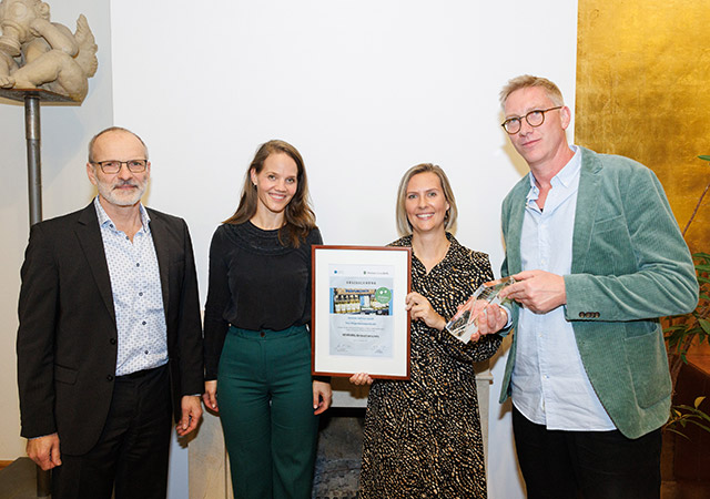 Übergabe des Mehrweg-Innovationspreises an Getränke Hoffmann Getränke Hoffmann und die Peter Riegele Weinimport GmbH erhalten den Mehrweg-Innovationspreis 2023