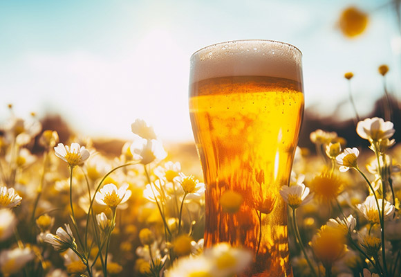 Geschichte des Maibocks (1) Maibock-Bier auf Frühlingswiese