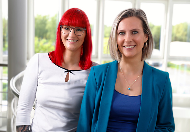 Nachhaltigkeitsteam von Getränke Hoffmann Maria Blume und Jenny Broberg bilden die Stabsstelle Nachhaltigkeit bei Getränke Hoffmann.