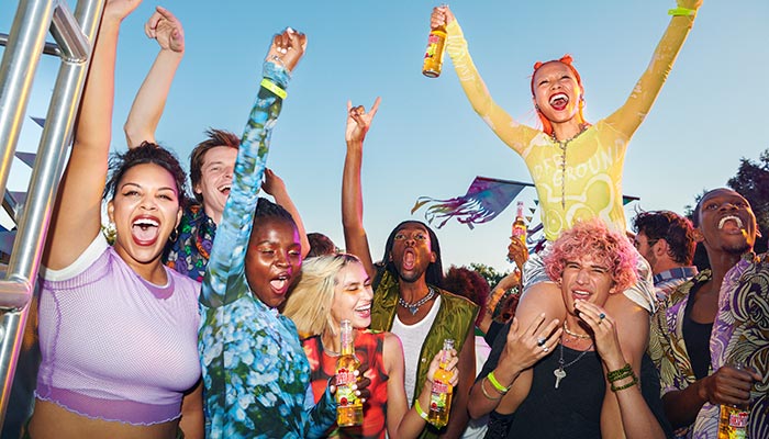 Feiern mit DESPERADOS (2) Ob wie hier auf dem Festival oder in den eigenen vier Wänden – mit DESPERADOS kannst du überall die Nacht zum Tag machen.