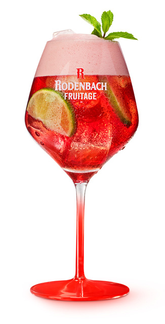 FRUITAGE by Rodenbach als Apéritif (1) Als Apéritif oder wie hier als Cocktail mit Eis, Limettenscheiben und etwas Minze ist FRUITAGE by Rodenbach eine fruchtige Erfrischung.