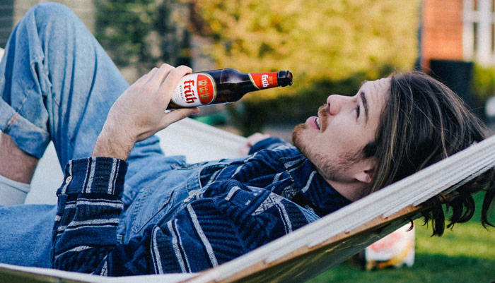 Mach mal langsam mit Früh Kölsch (3)  Ob in der Hängematte oder anderswo – mach mal langsam mit Früh Kölsch