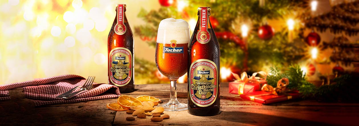 Weihnachtsstimmung mit Tucher Christkindlesmarkt Bier (0) Geschenke unter dem Weihnachtsbaum? Wie wäre es mit dem Klassiker von Tucher: dem Original Nürnberger Christkindlesmarkt Bier?