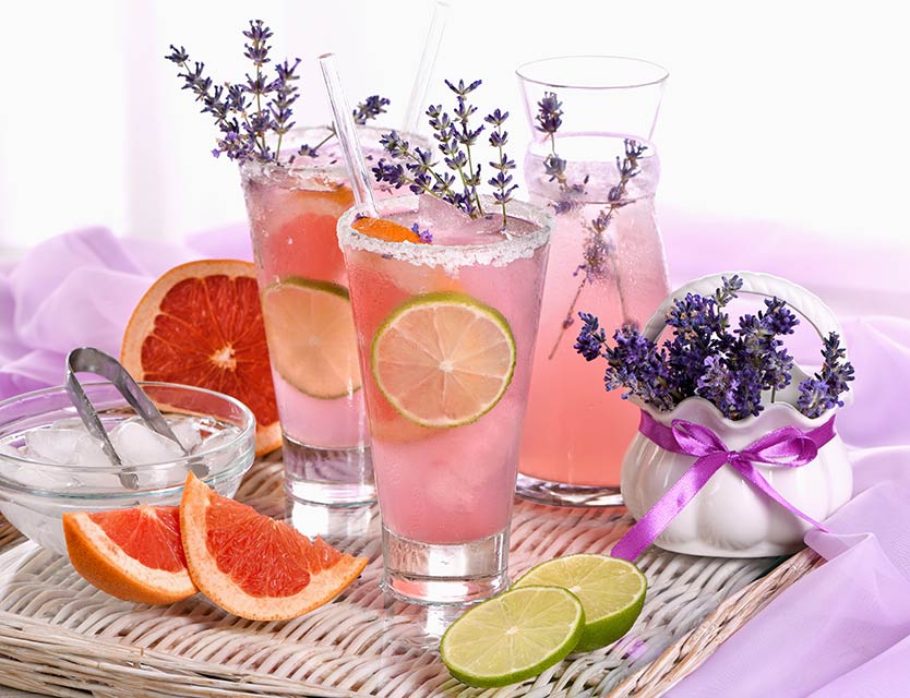 Lavendel-Spritz mit Gin und Tonic (1) Ein Gin Tonic mal floral interpretiert: mit Lavendel
