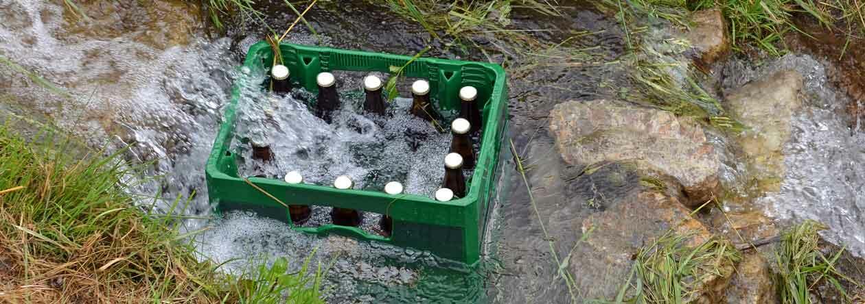 Vor allem fließende Gewässer wie in Bachlauf sind ideale natürliche Kühlschränke.