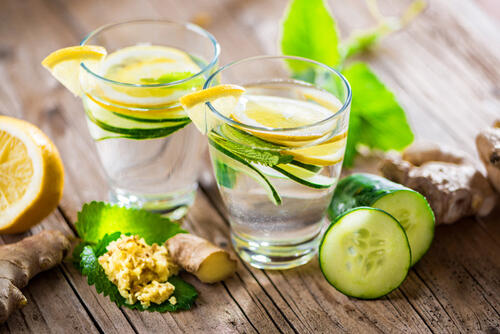 Zitrone-Gurken-Wasser