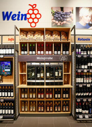 Für jeden Wein die richtige Temperatur: die Weinprobierstationen bei Getränke Hoffmann lassen sich individuell einstellen.