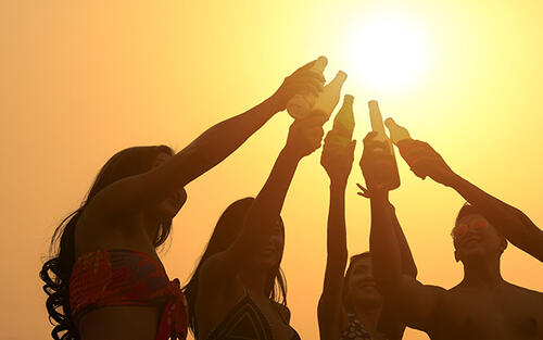 Ob am Strand oder auf Balkonien, das Warsteiner Extra Pilsener passt immer.