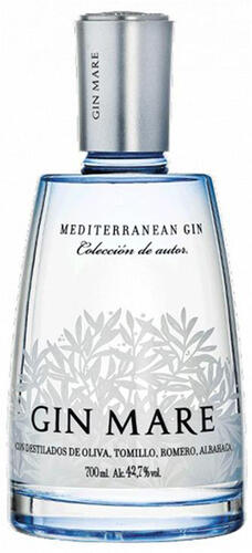 GIN MARE – mit der charakteristischen Flasche, deren Blauton den mediterranen Charakter unterstreicht.