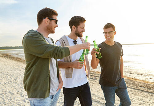 Ob am Strand, im heimischen Garten oder im Park – Heineken Pure Malt passt immer!