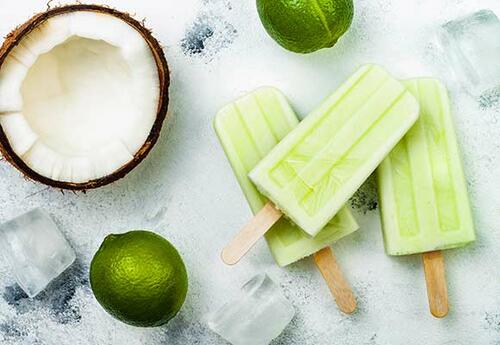 Quark, Kokosmilch, Limette und MANGAROCA Batida de Côco sorgen für einen Genussausflug in die Südsee.