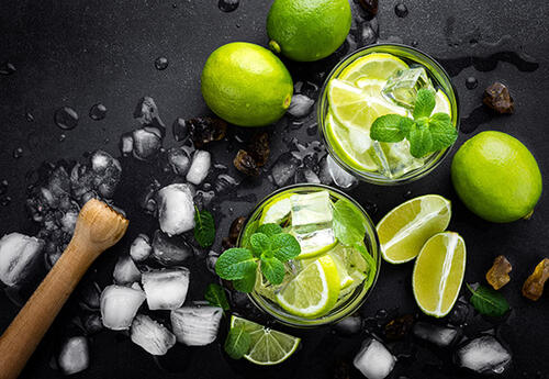 Schnell und erfrischend: der Virgin Mojito auf Sprite-Basis mit viel Limette und Minze