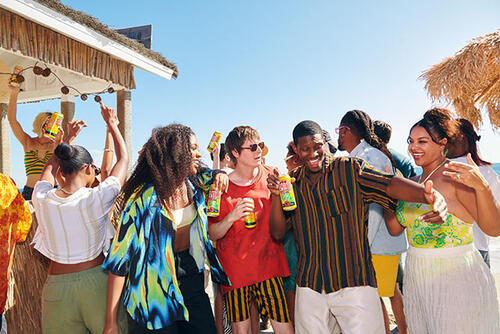 Zusammen anstoßen mit DESPERADOS – der Beginn wunderbarer Freundschaften