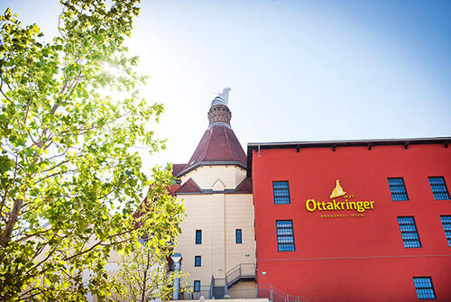 Fassade der Ottakringer Brauerei im Herzen Wiens