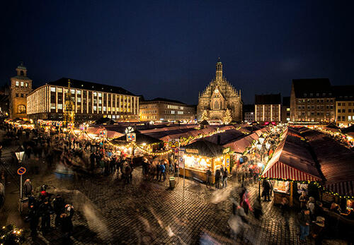 Luftaufnahme des Nürnberger Christkindlesmarkt