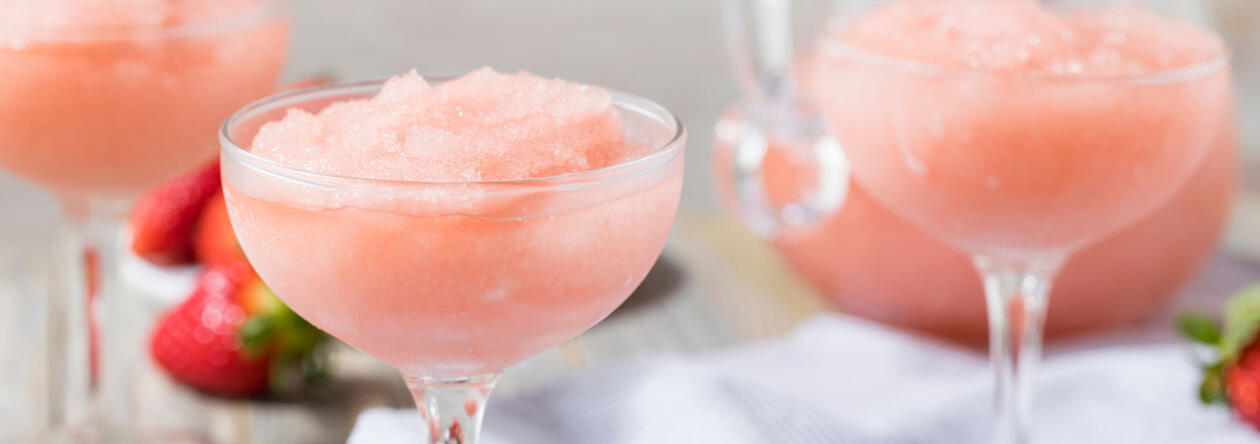 Frozen Rose aus Roséwein und frischen Erdbeeren
