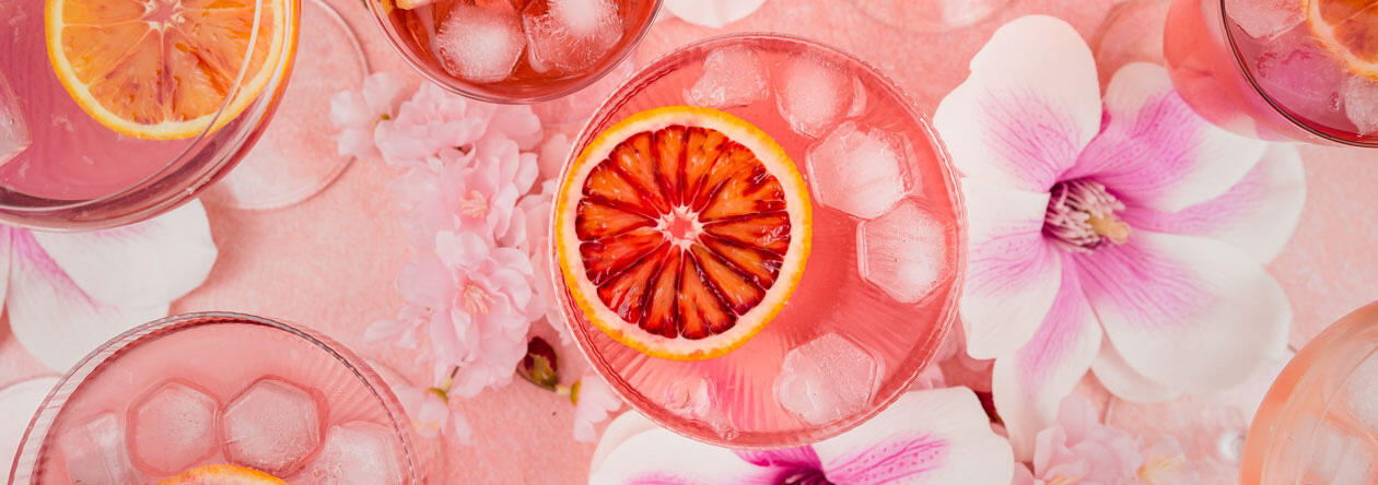 GORDON'S Premium Gin in pink GORDON‘S London Dry Gin zählt zu den Klassikern. Doch die Destillerie bleibt nicht stehen, so erweitert sich ihre Gin-Kollektion stetig. Neue Mitglieder sind der Pink Gin sowie eine alkoholfreie Sorte.