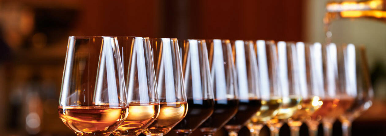 Jede Weinprobierstation von Getränke Hoffmann bietet gleich mehrere Weine zur Verkostung.