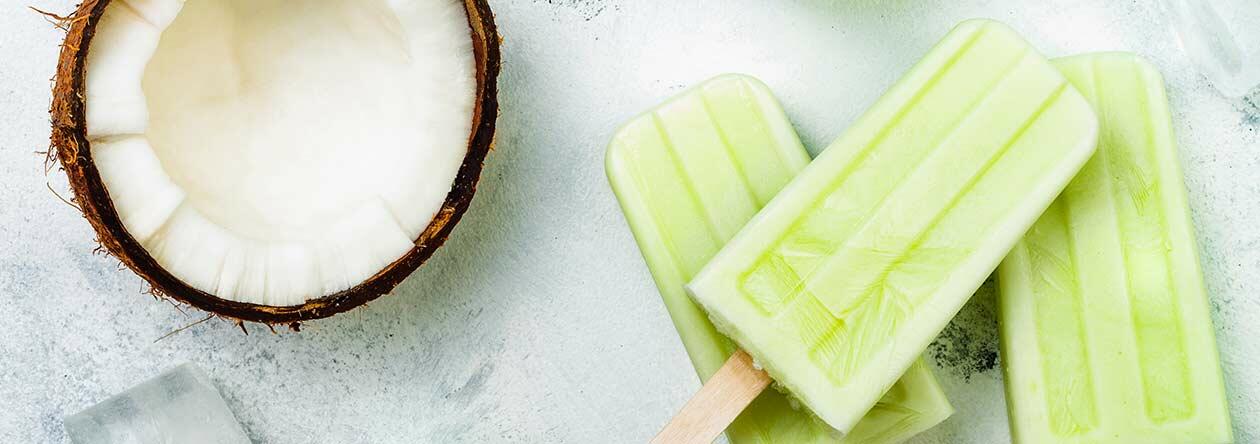 Quark, Kokosmilch, Limette und MANGAROCA Batida de Côco sorgen für einen Genussausflug in die Südsee.