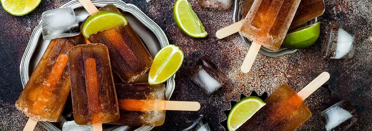 Diese Poptails machen dem Klassiker Whiskey-Cola im Sommer auf jeden Fall Konkurrenz.