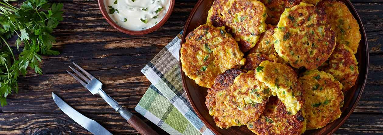 So müssen die Mais-Fritters aussehen: goldbraun und leicht knusprig!