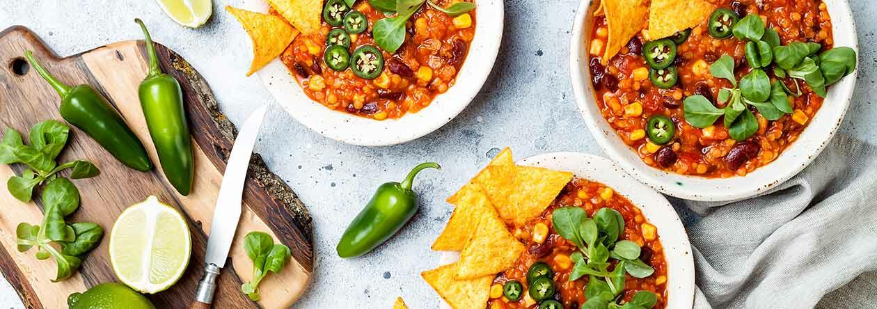 Die Nachos auf unserem Chili sorgen für den nötigen Crunch und der kalifornische Rotwein für geschmacklichen Tiefgang.