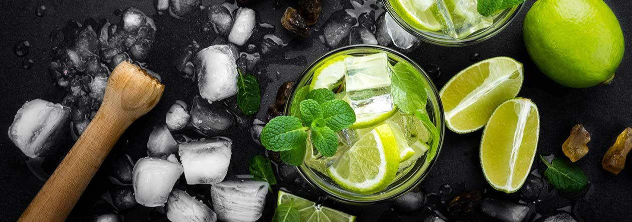Schnell und erfrischend: der Virgin Mojito auf Sprite-Basis mit viel Limette und Minze