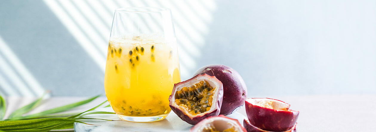 Unseren Virgin-Passionsfrucht-Mojito können sich auch Kinder schmecken lassen. Er ist alkoholfrei!