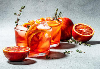 Thymian und Blutorange sind eine tolle Ergänzung im Gin-Cocktail.