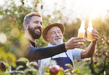 Apfelsaft direkt vom Feld